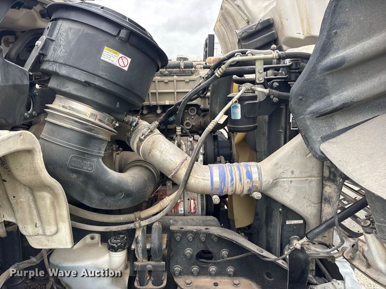 image for item YA5127 2019 Freightliner Business Class M2 semi truck