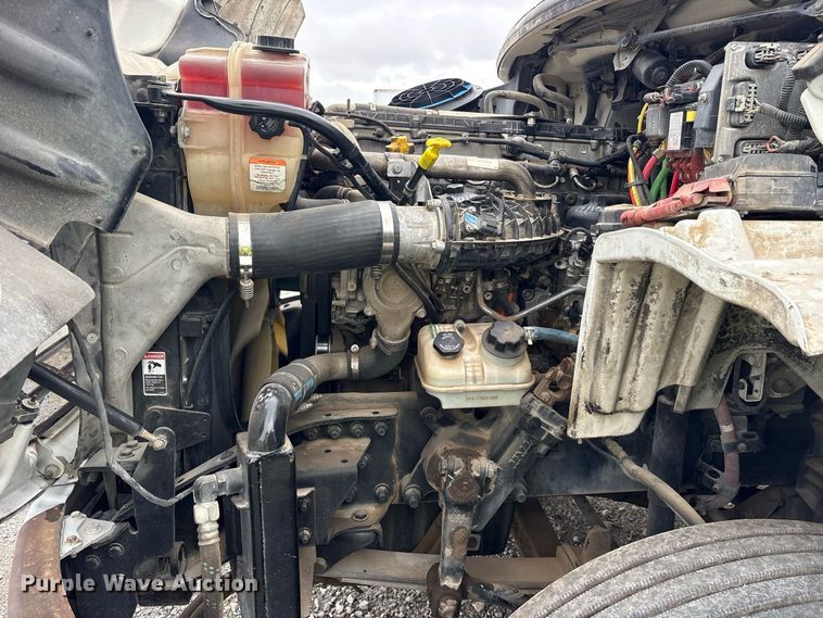 image for item YA5127 2019 Freightliner Business Class M2 semi truck