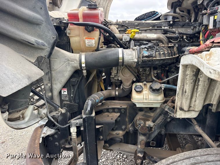 image for item YA5127 2019 Freightliner Business Class M2 semi truck