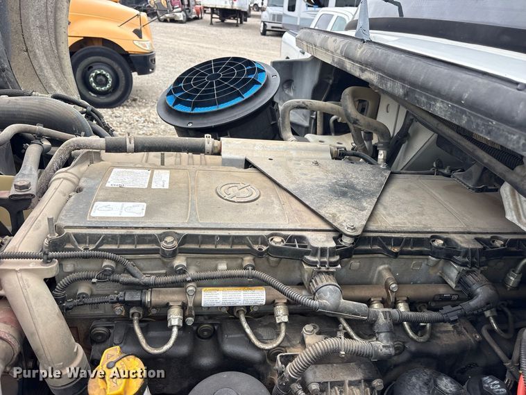 image for item YA5127 2019 Freightliner Business Class M2 semi truck