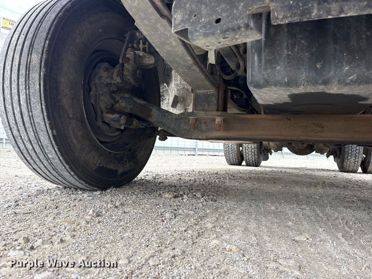 image for item YA5127 2019 Freightliner Business Class M2 semi truck