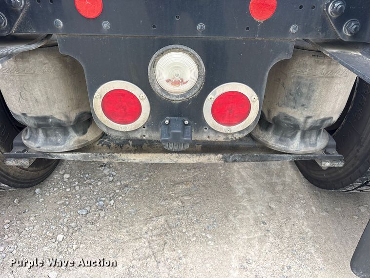image for item YA5127 2019 Freightliner Business Class M2 semi truck