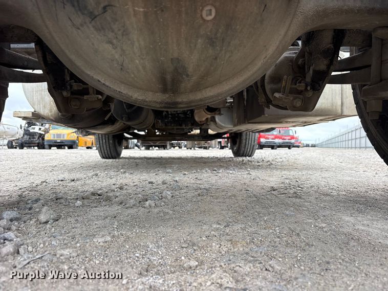 image for item YA5127 2019 Freightliner Business Class M2 semi truck