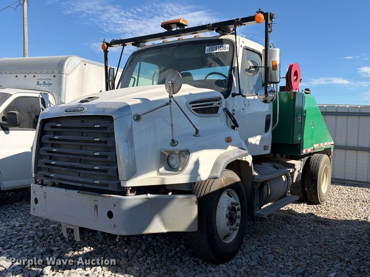 image for item YA5131 2018 Freightliner 114SD toter truck