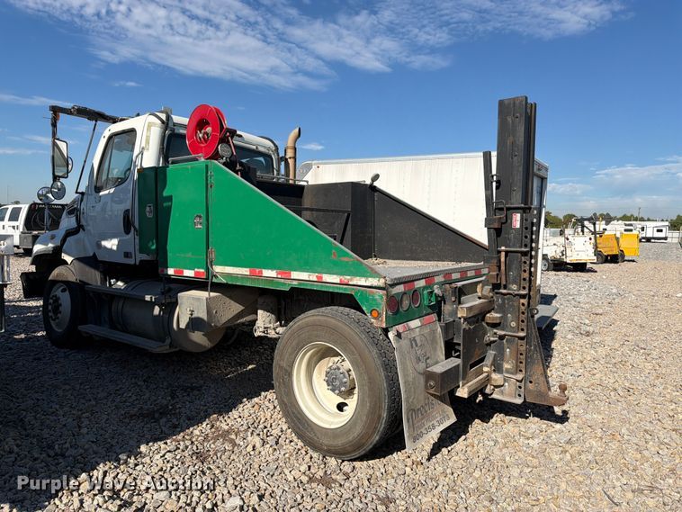 image for item YA5131 2018 Freightliner 114SD toter truck