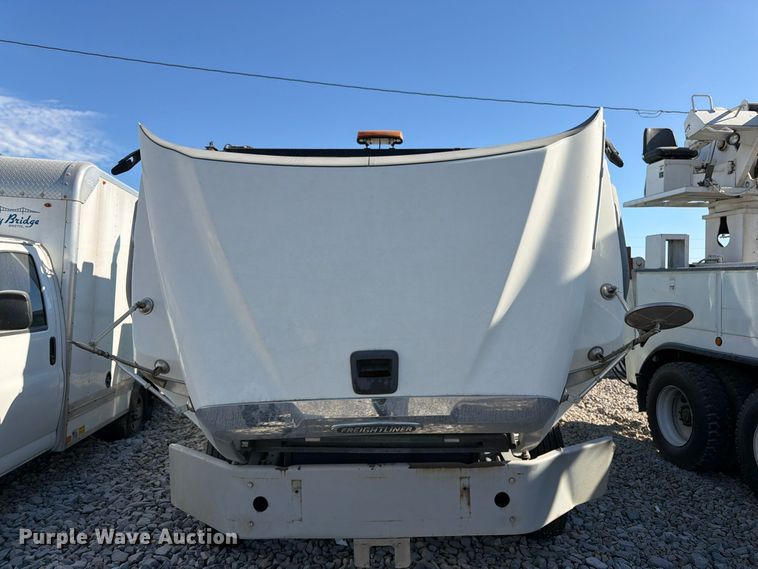 image for item YA5131 2018 Freightliner 114SD toter truck