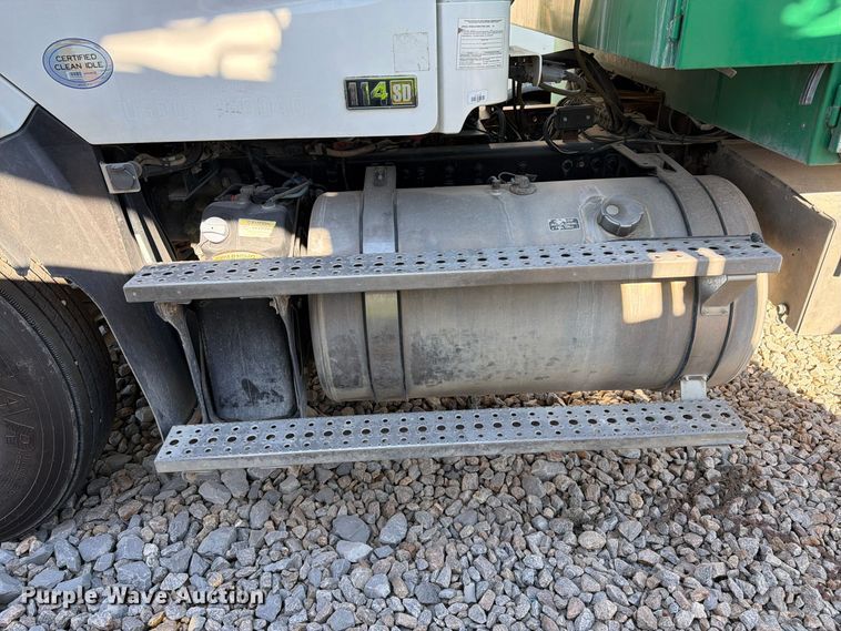 image for item YA5131 2018 Freightliner 114SD toter truck