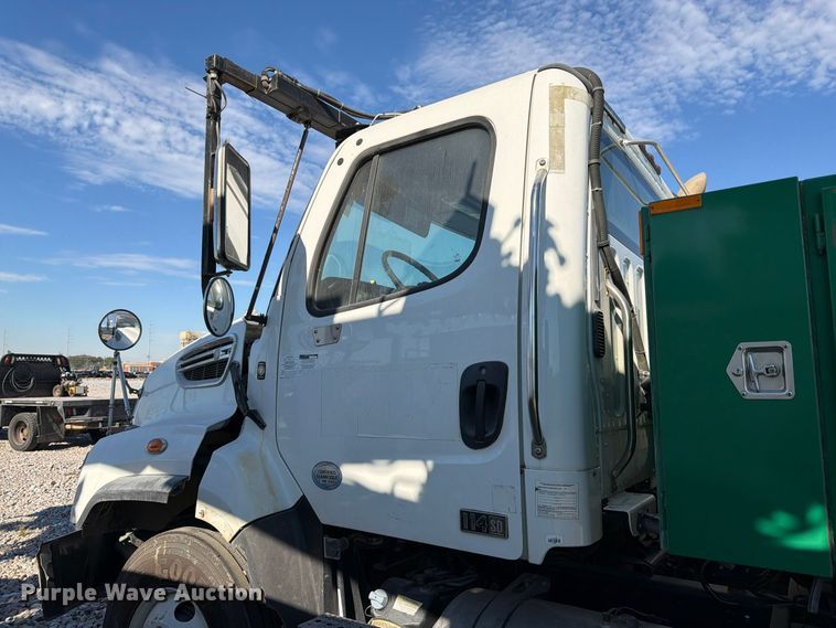 image for item YA5131 2018 Freightliner 114SD toter truck