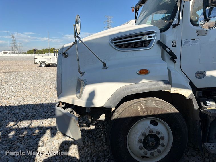 image for item YA5131 2018 Freightliner 114SD toter truck