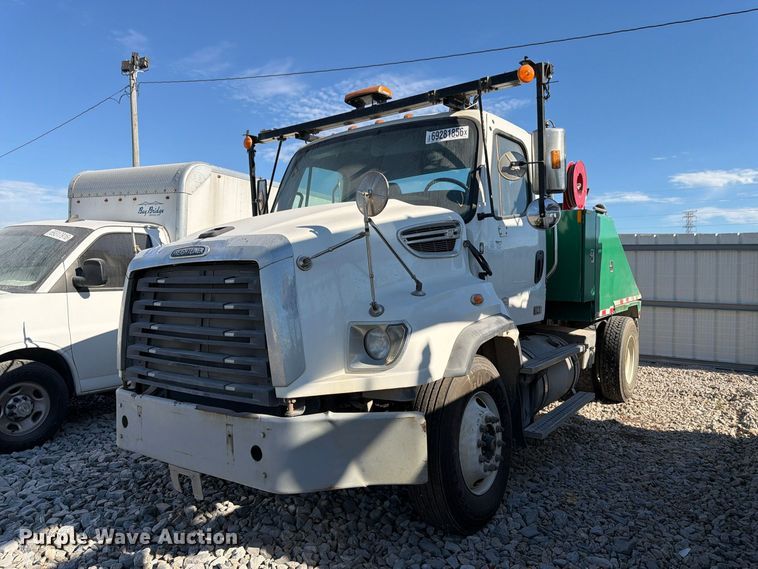image for item YA5131 2018 Freightliner 114SD toter truck