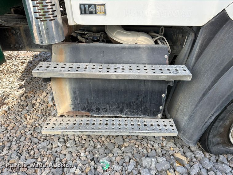 image for item YA5131 2018 Freightliner 114SD toter truck