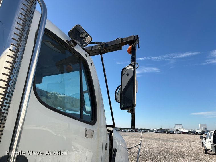image for item YA5131 2018 Freightliner 114SD toter truck