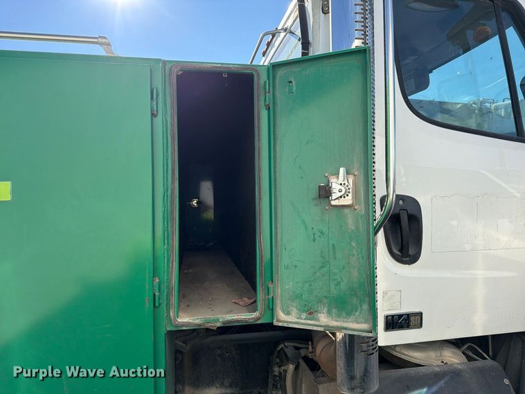 image for item YA5131 2018 Freightliner 114SD toter truck