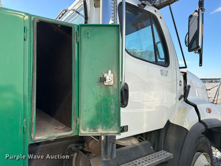 image for item YA5131 2018 Freightliner 114SD toter truck