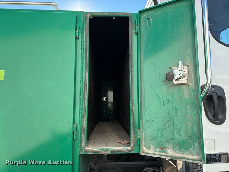 image for item YA5131 2018 Freightliner 114SD toter truck