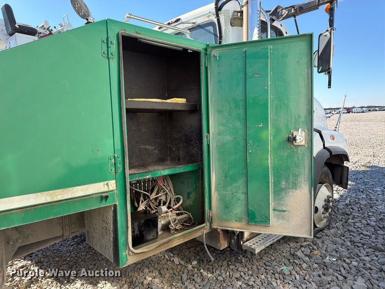 image for item YA5131 2018 Freightliner 114SD toter truck