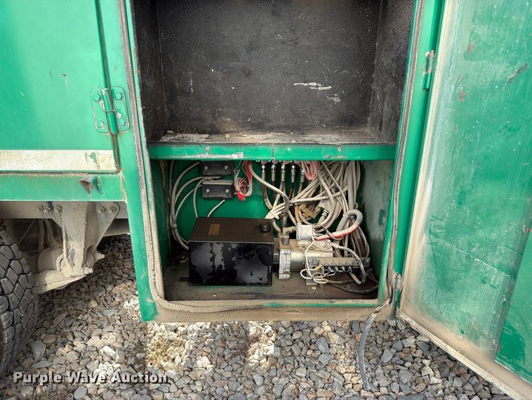 image for item YA5131 2018 Freightliner 114SD toter truck