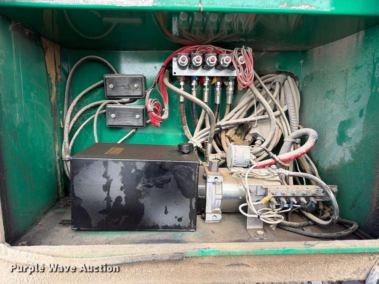 image for item YA5131 2018 Freightliner 114SD toter truck