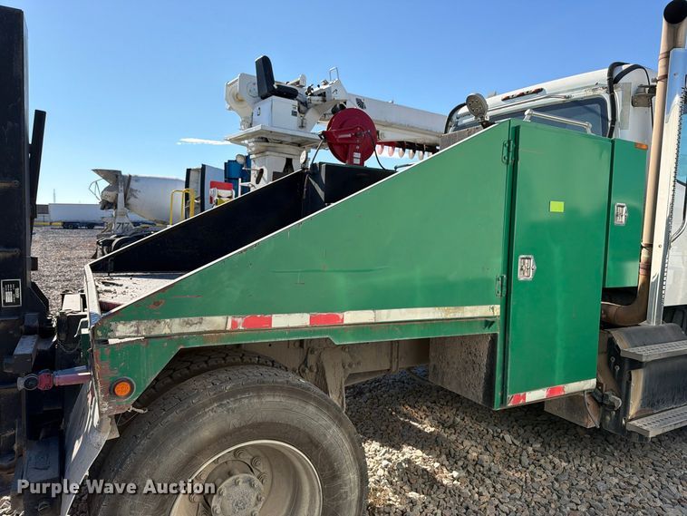 image for item YA5131 2018 Freightliner 114SD toter truck