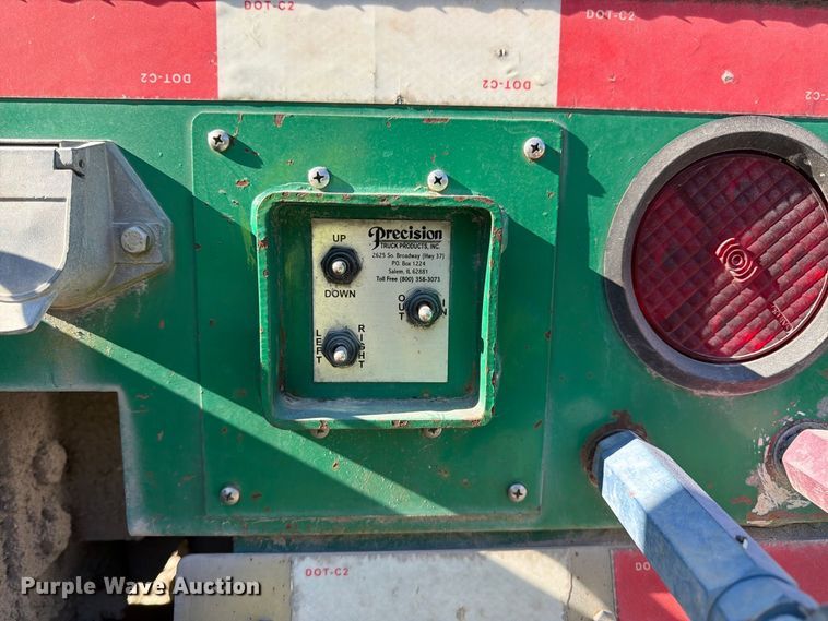 image for item YA5131 2018 Freightliner 114SD toter truck