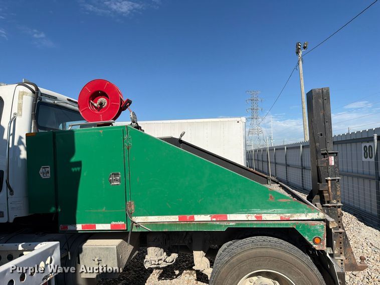 image for item YA5131 2018 Freightliner 114SD toter truck