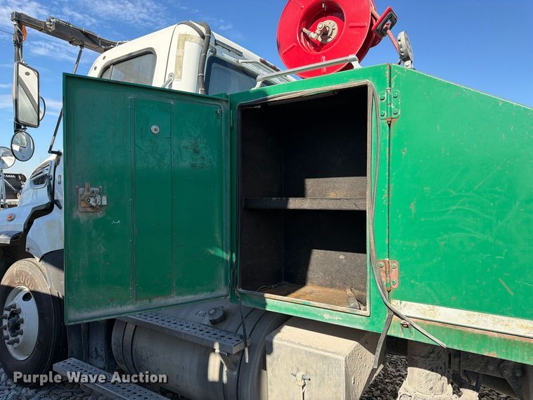 image for item YA5131 2018 Freightliner 114SD toter truck