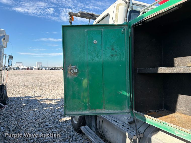 image for item YA5131 2018 Freightliner 114SD toter truck