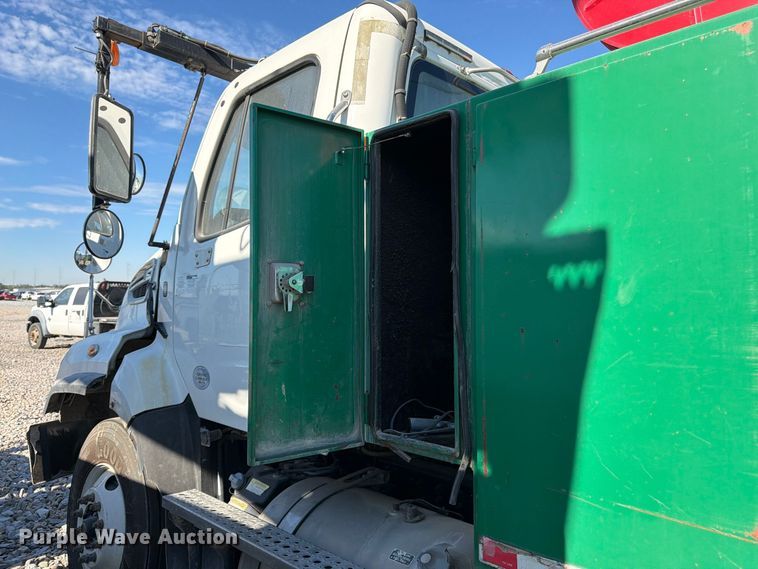 image for item YA5131 2018 Freightliner 114SD toter truck
