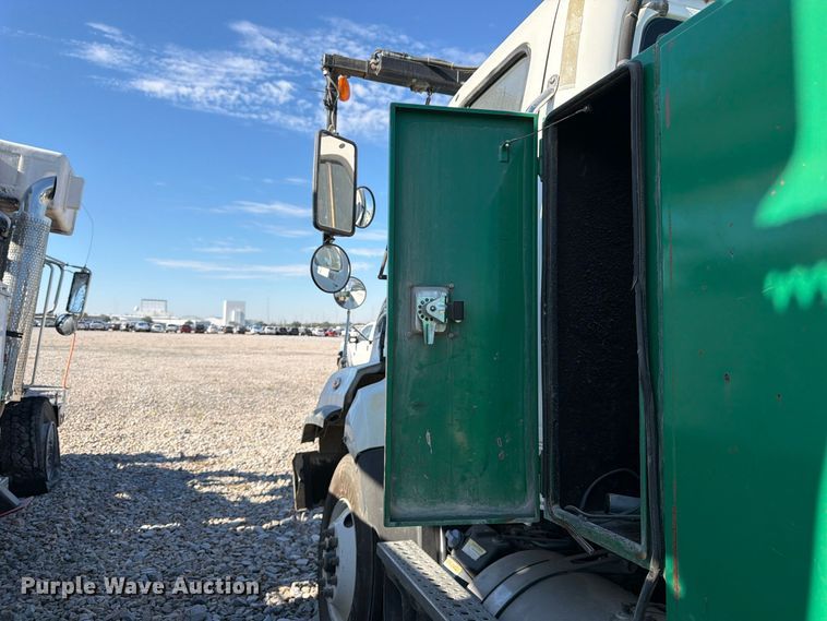 image for item YA5131 2018 Freightliner 114SD toter truck