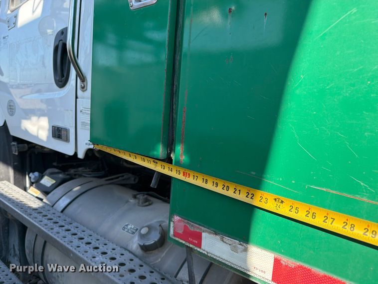 image for item YA5131 2018 Freightliner 114SD toter truck