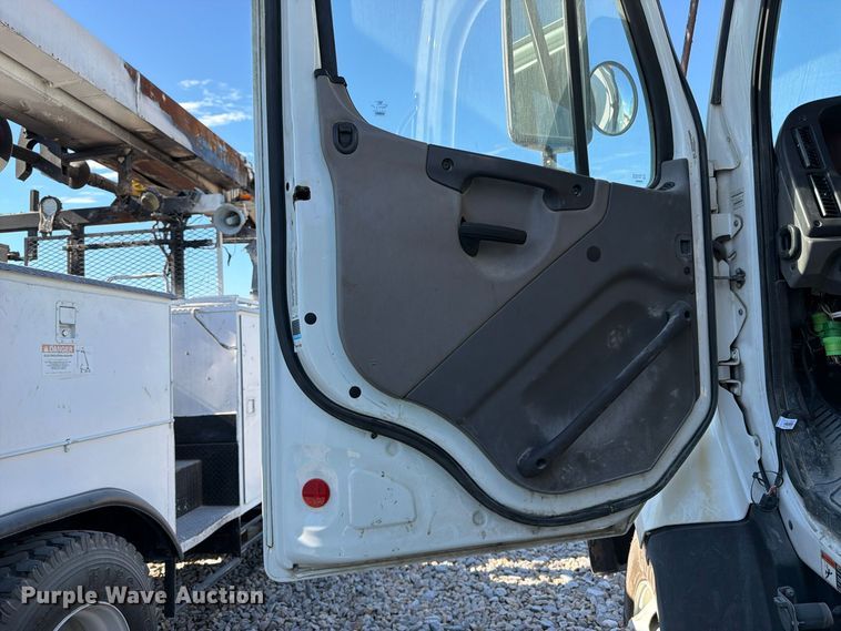 image for item YA5131 2018 Freightliner 114SD toter truck