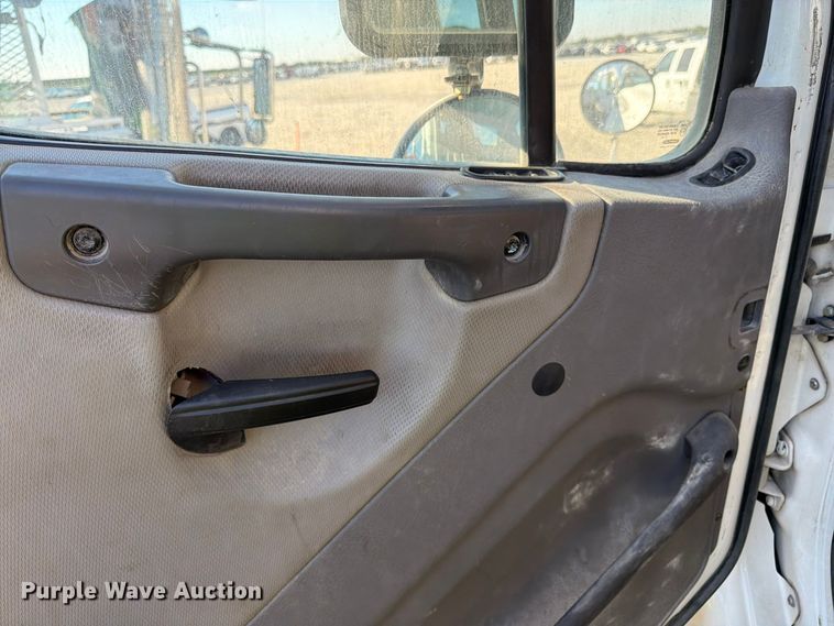 image for item YA5131 2018 Freightliner 114SD toter truck