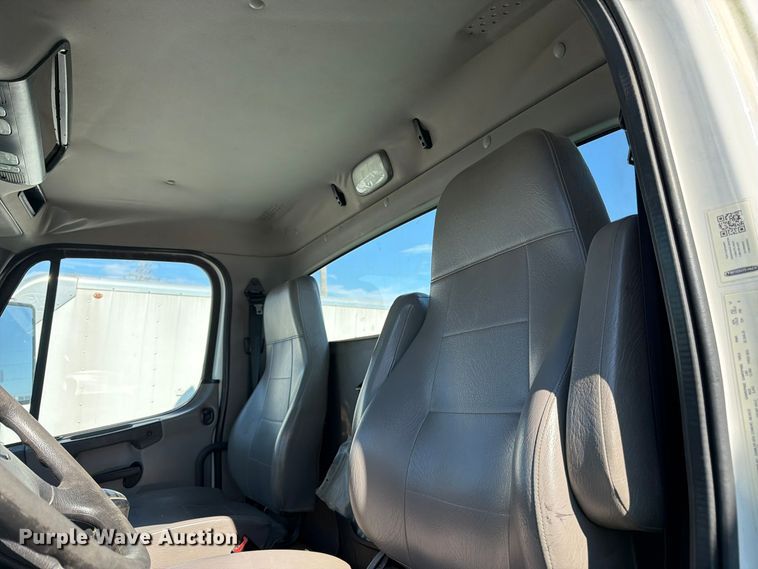 image for item YA5131 2018 Freightliner 114SD toter truck