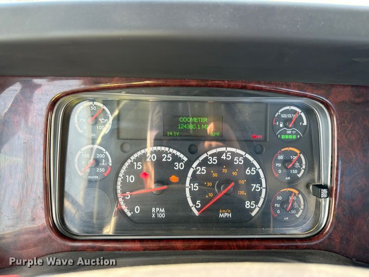 image for item YA5131 2018 Freightliner 114SD toter truck