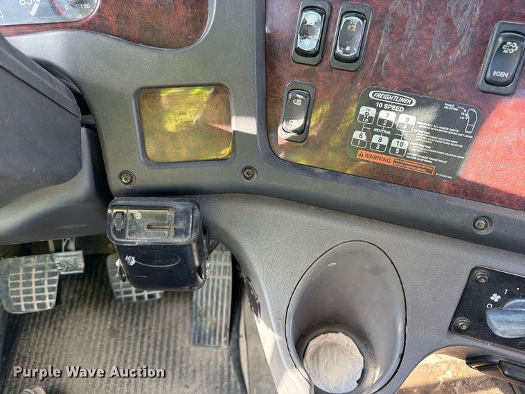 image for item YA5131 2018 Freightliner 114SD toter truck