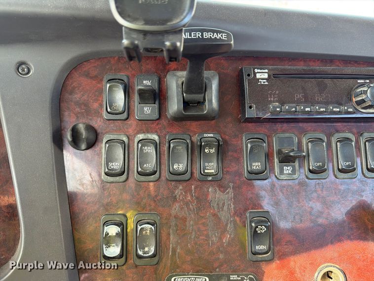 image for item YA5131 2018 Freightliner 114SD toter truck