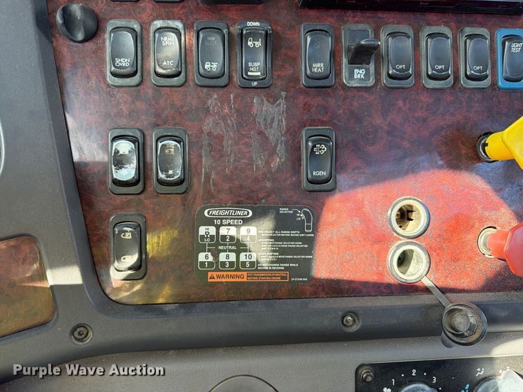 image for item YA5131 2018 Freightliner 114SD toter truck