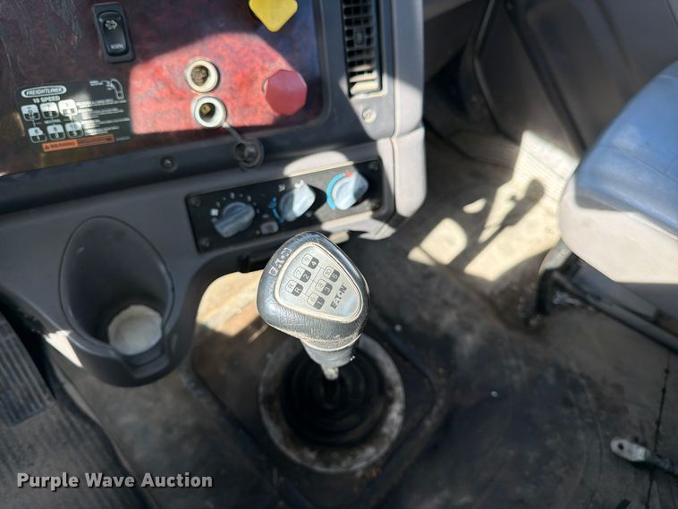 image for item YA5131 2018 Freightliner 114SD toter truck