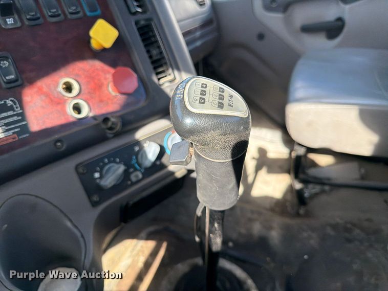 image for item YA5131 2018 Freightliner 114SD toter truck