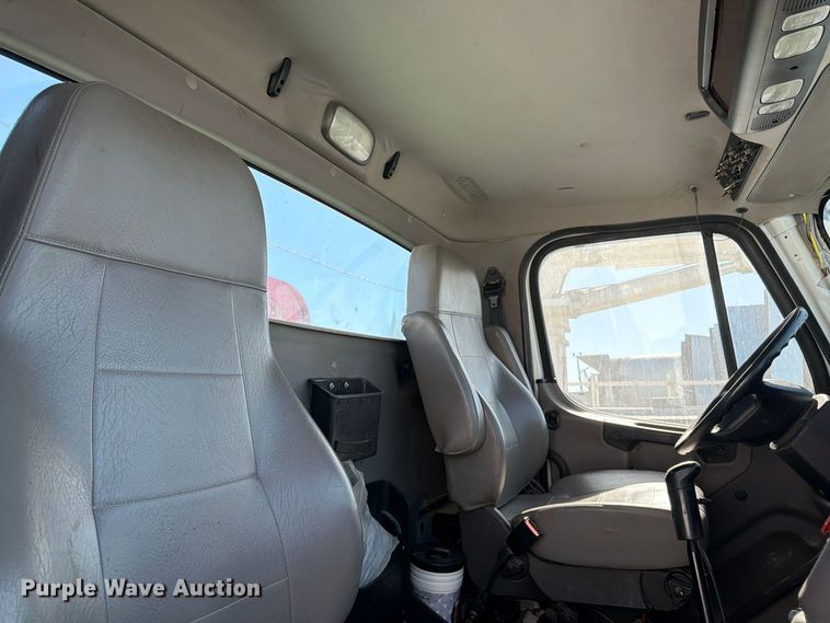 image for item YA5131 2018 Freightliner 114SD toter truck