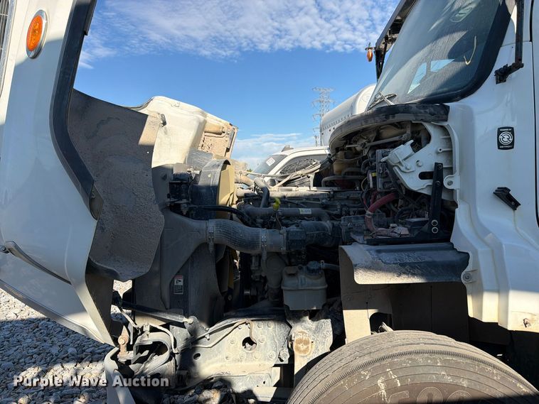 image for item YA5131 2018 Freightliner 114SD toter truck
