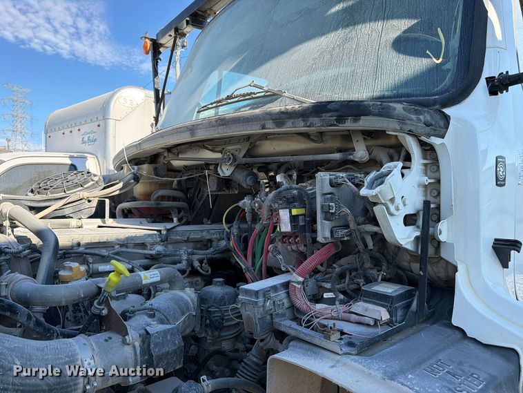 image for item YA5131 2018 Freightliner 114SD toter truck
