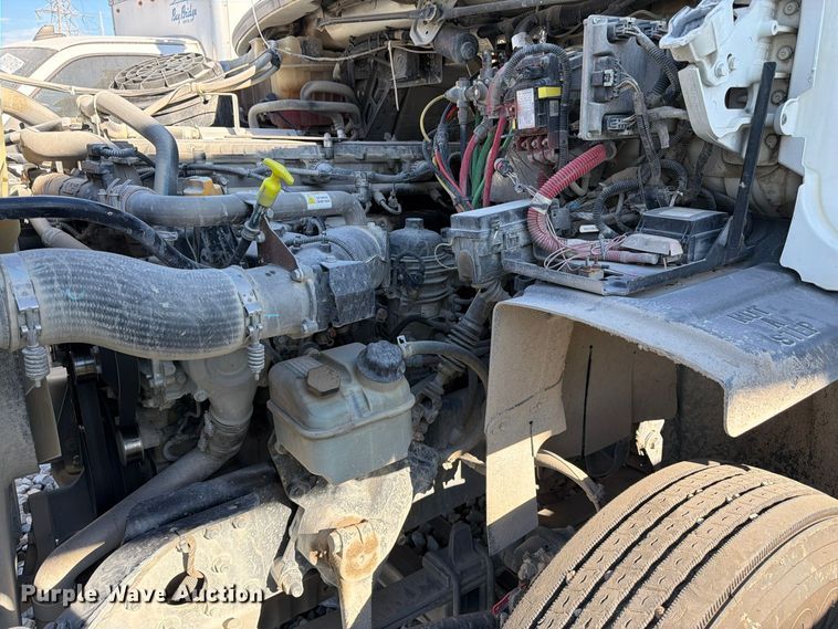 image for item YA5131 2018 Freightliner 114SD toter truck