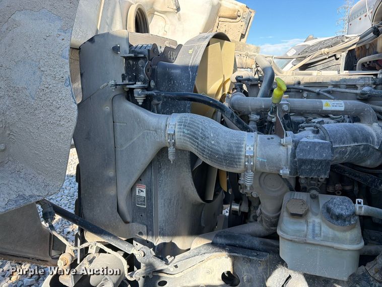 image for item YA5131 2018 Freightliner 114SD toter truck
