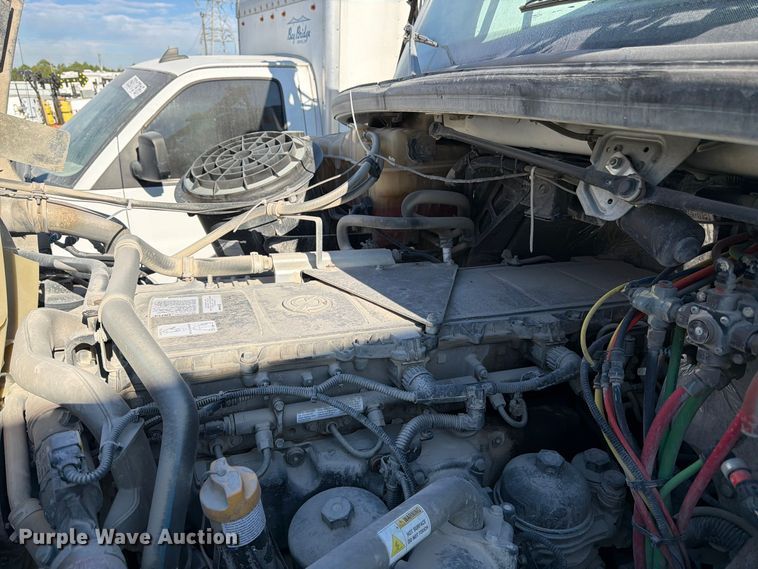 image for item YA5131 2018 Freightliner 114SD toter truck