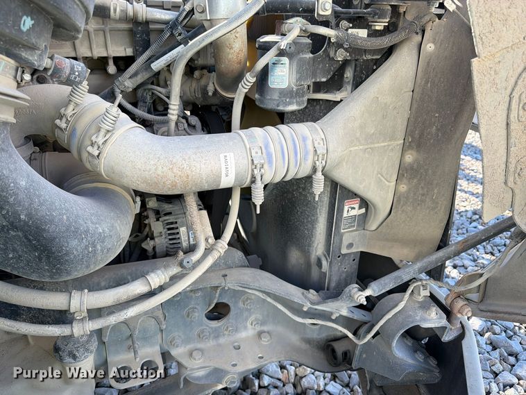 image for item YA5131 2018 Freightliner 114SD toter truck