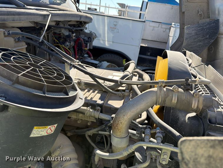 image for item YA5131 2018 Freightliner 114SD toter truck