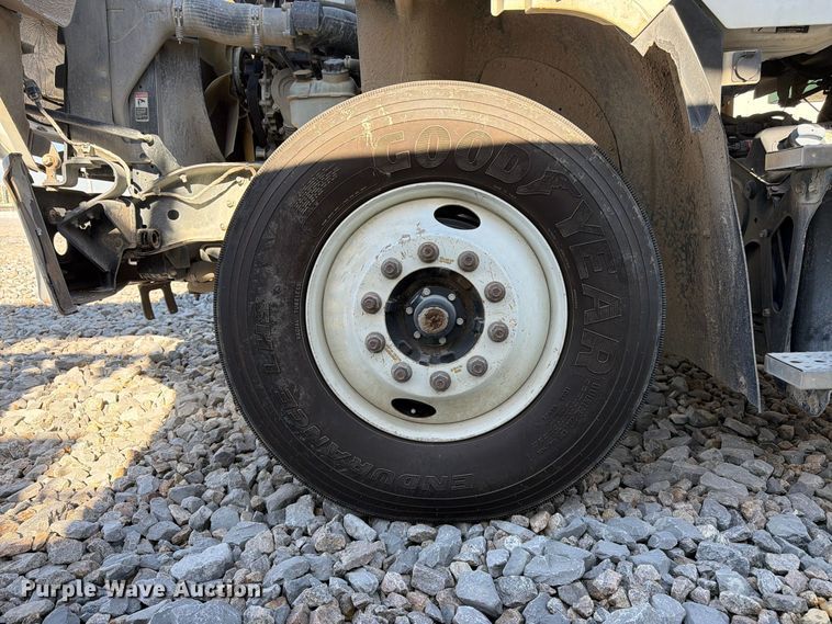 image for item YA5131 2018 Freightliner 114SD toter truck