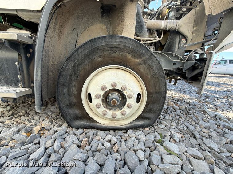 image for item YA5131 2018 Freightliner 114SD toter truck