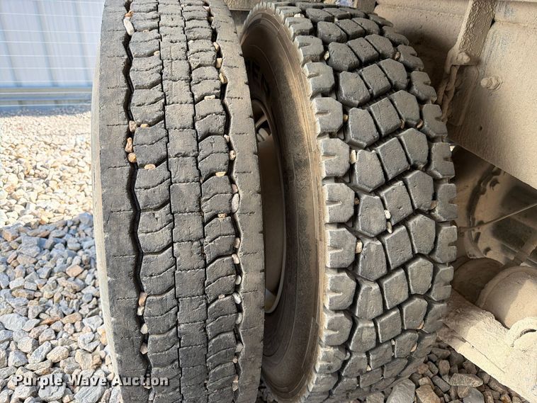 image for item YA5131 2018 Freightliner 114SD toter truck